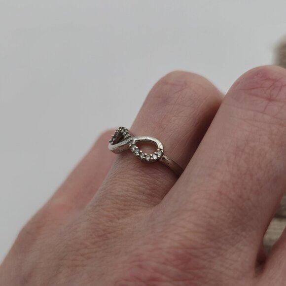 Size 7 Sterling Silver Bright Cubic Zirconia Infinity Ring A3488 - Picture 4 of 8